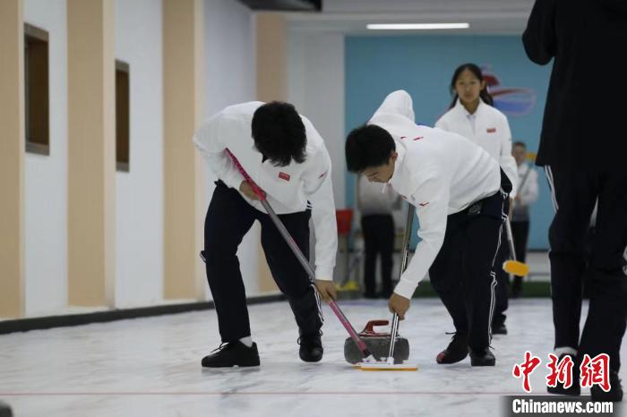 暑期辽宁掀起反季冰雪热潮：室内场馆扩张推动