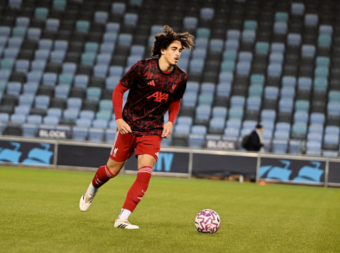 丹恩斯复出半小时伤退 U21遭遇2026首败 恩迪亚耶