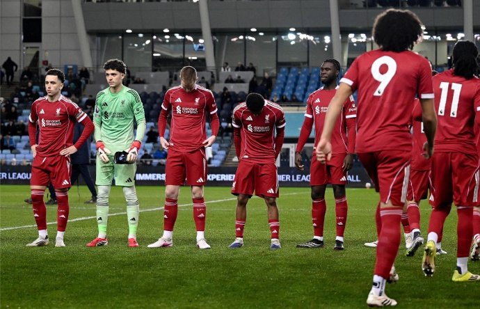 丹恩斯复出半小时伤退 U21遭遇2026首败 恩迪亚耶