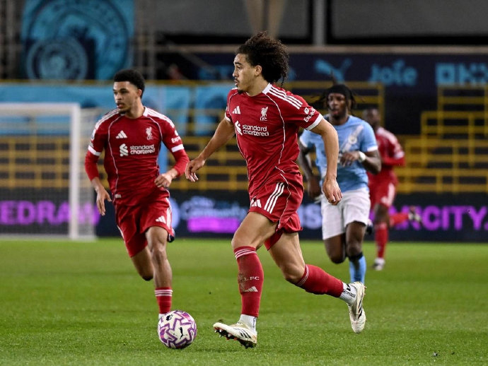 丹恩斯复出半小时伤退 U21遭遇2026首败 恩迪亚耶