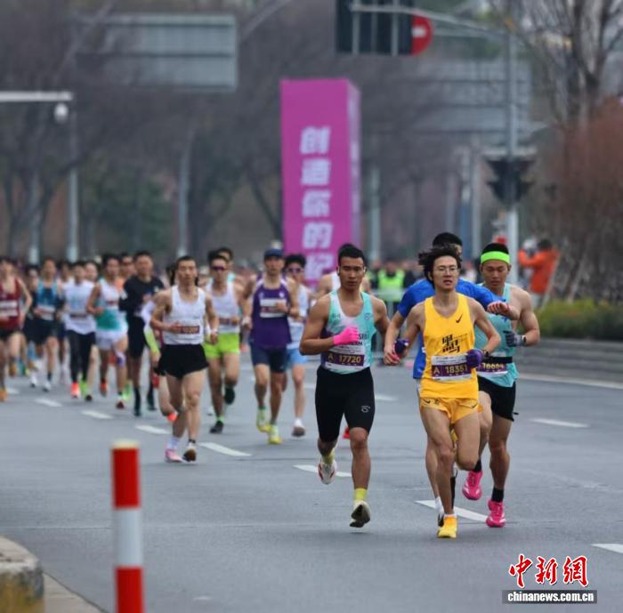 上海静安生态绣带首现10公里精英赛 赛事融合自