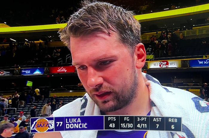 东契奇盛赞海斯关键时刻挺身而出 助力球队逆转