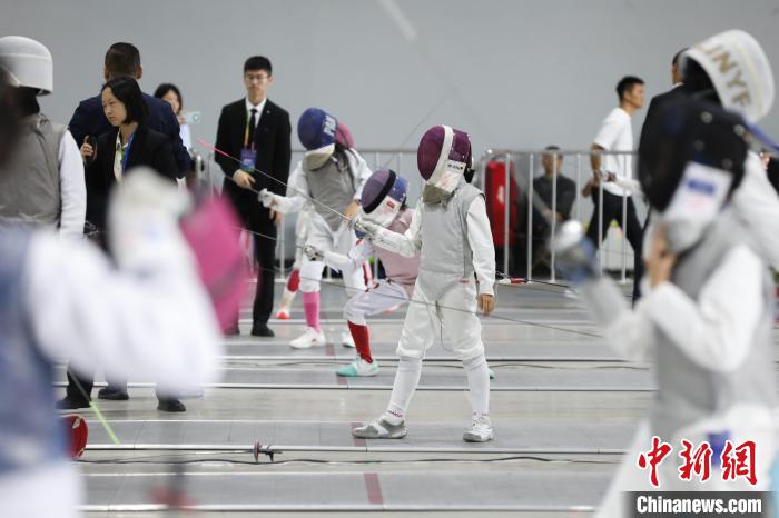 空港杯西安击剑公开赛盛大开幕 约三千名选手以