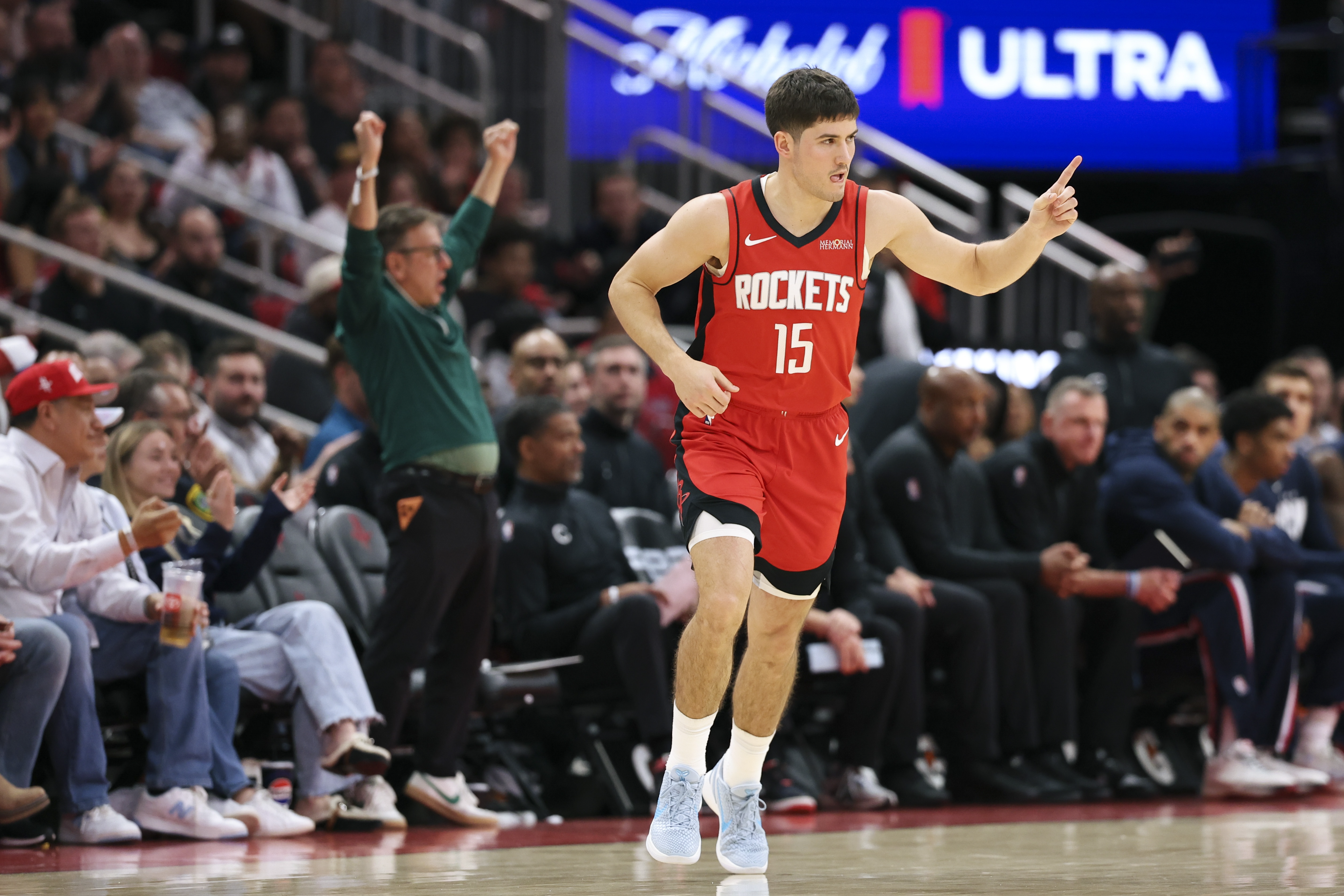 火箭力克76人杜兰特29分助队豪取8连胜